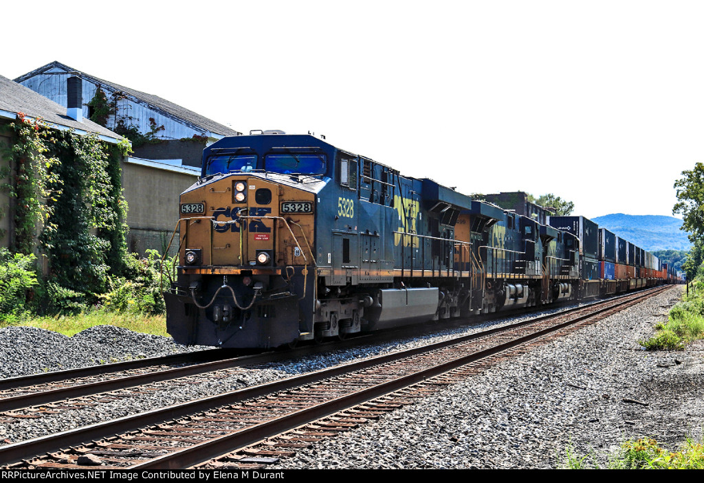 CSX 5328 on I-157